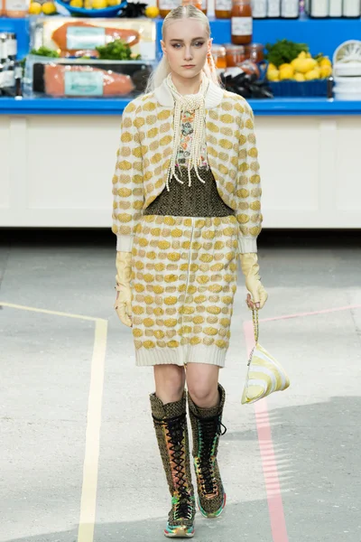 Look 25